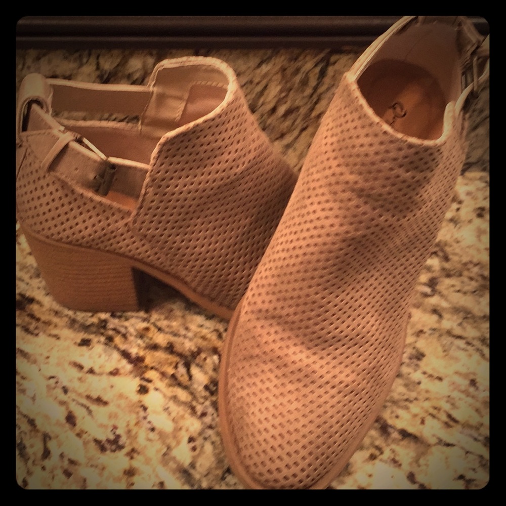 Qupid Suede Booties Size 7